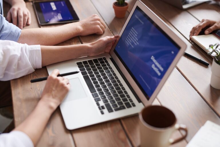 Quelle est l&rsquo;importance de la stratégie de référencement vocal en search marketing?